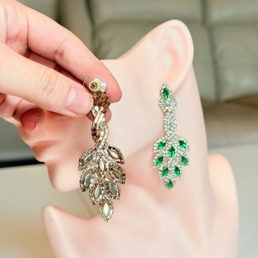 ⚜️ Emerald Leaf Drop Earrings - Green Crystal Statement Earrings